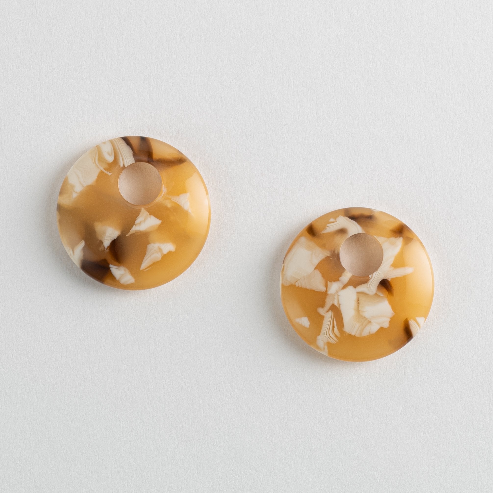 disc-charms-in-mango-tortoise-100824